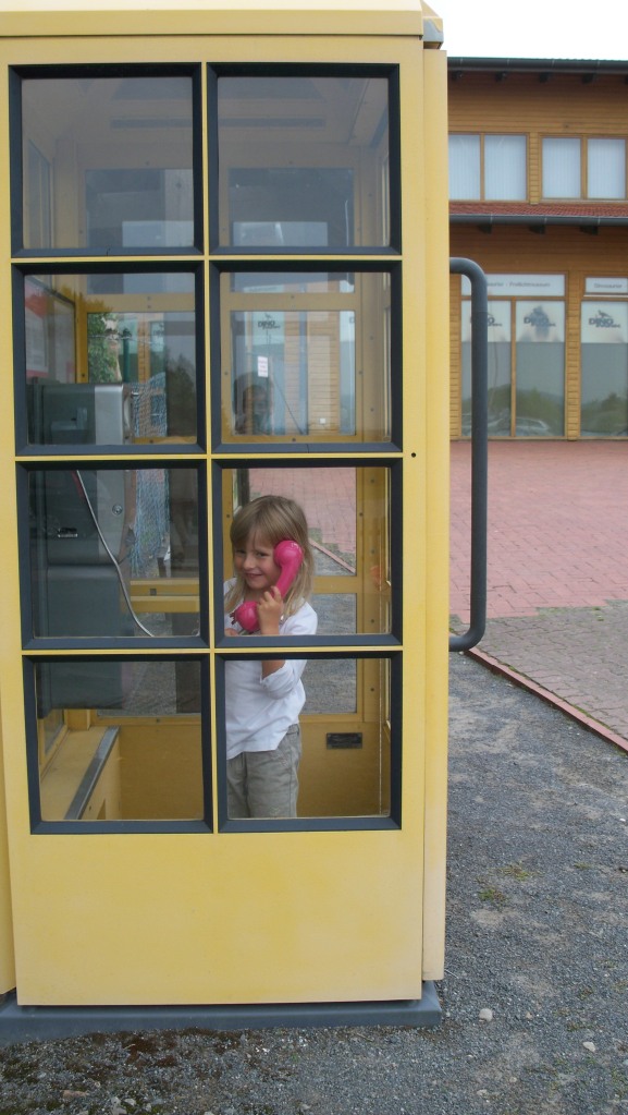 roxane in the phonebooth!